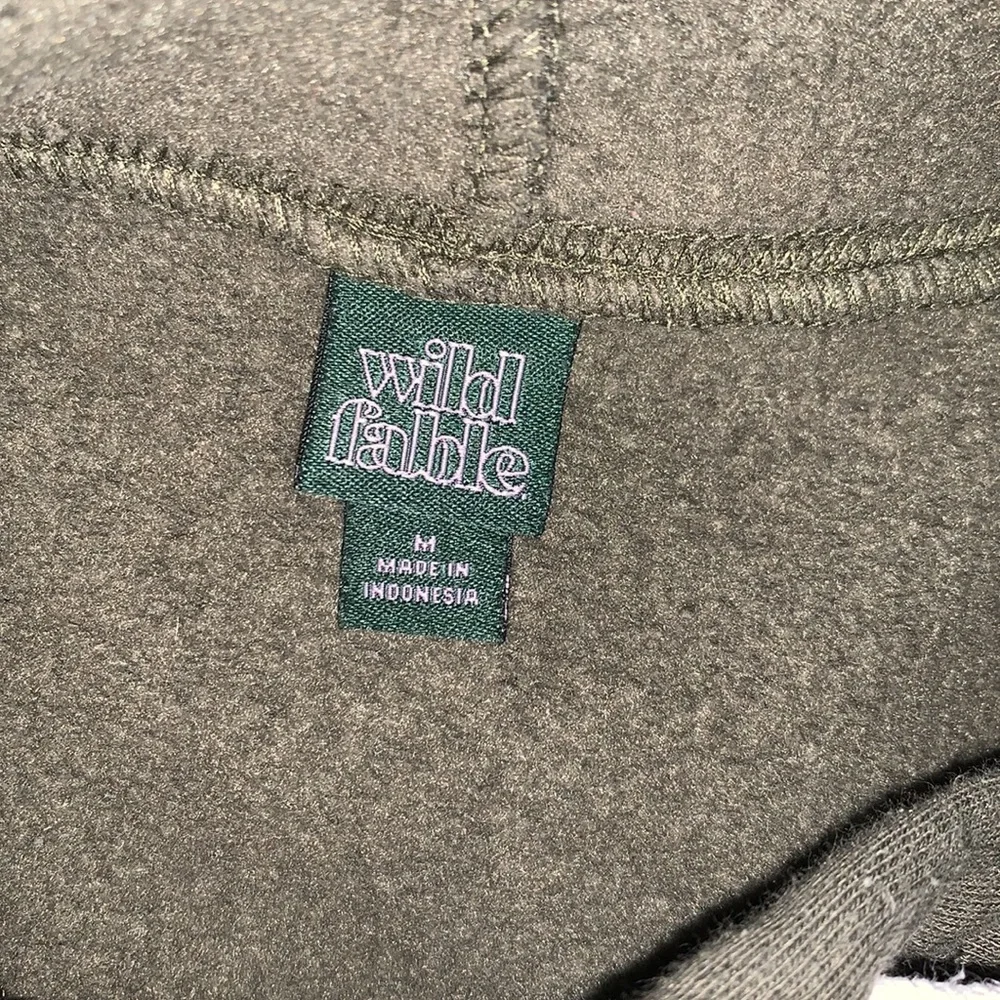Wild Fable Olive Green Cropped Hoodie Raw Hem Athleisure Size Medium - Picture 7 of 12